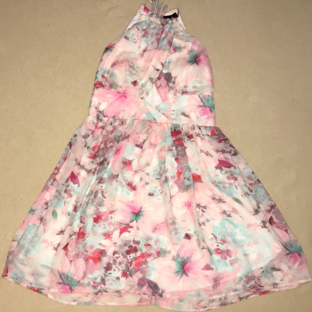 Floral dress with cutout size 5